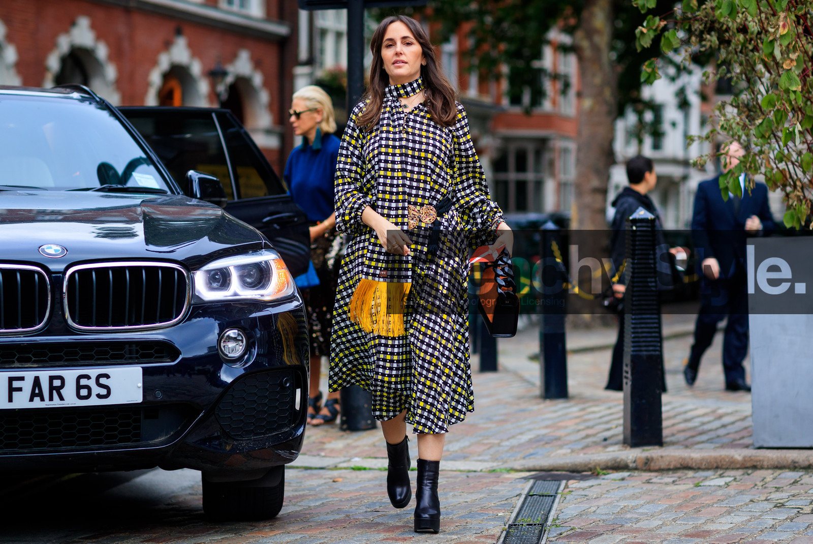 atmosphere details, black shoes, checked dress, fashion week, frenchystyle, full length, FW, graphic dress, high heels, horizontal, jonathan paciullo, leather bag, leather shoes, LFW, LONDON, plaid, printed dress, printed scarf, SPRING SUMMER 2018, SS 18, street style