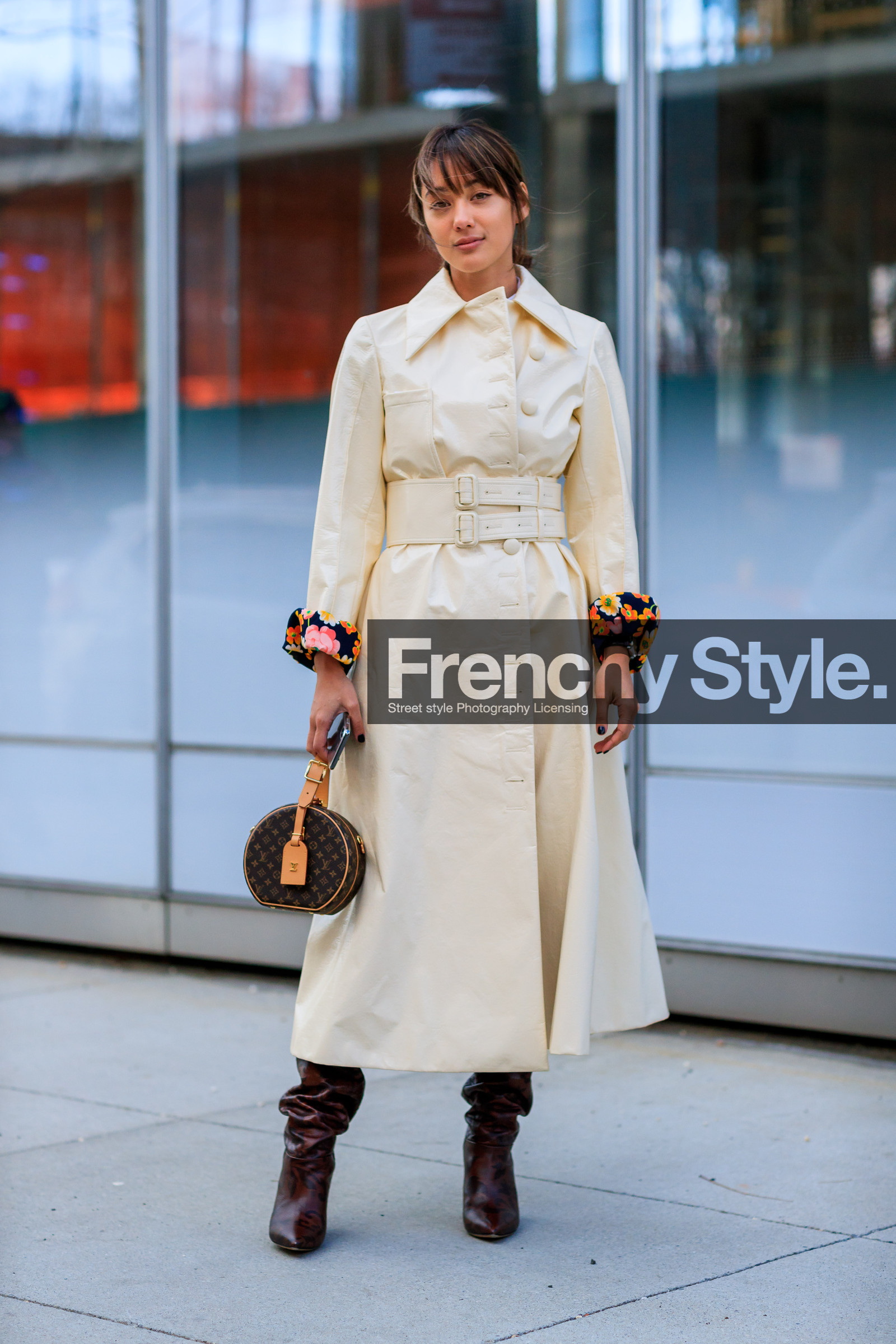 bordeaux, brown bag, burgundy, floral, flowers, graphic bag, high boots, high heels, leather bag, leather shoes, louis vuitton, monogram, printed bag, red boots, trench coat, white coat, street style, jonathan paciullo, FW, frenchystyle, fashion week, NYFW, NEW YORK, AUTUMN WINTER 2018-2019, AW 18-19, FALL WINTER 2018-2019, FW 18-19, vertical, full length, kim cam, kim jones
