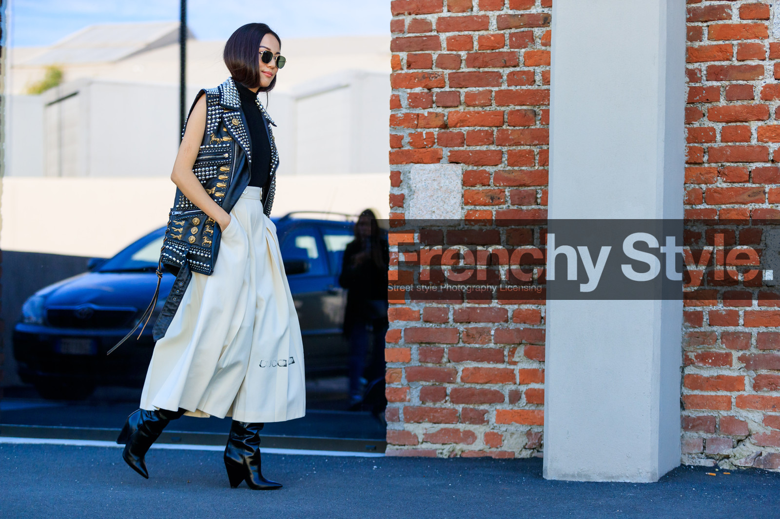 atmosphere details, black jacket, black shoes, black top, embroidered jacket, fashion week, frenchystyle, full length, FW, graphic jacket, gucci, high heels, horizontal, jonathan paciullo, leather jacket, leather shoes, MFW, MILAN, printed jacket, sleeveless, SPRING SUMMER 2018, SS 18, street style, studs, sunglasses, white pants, wide pants, yoyo cao