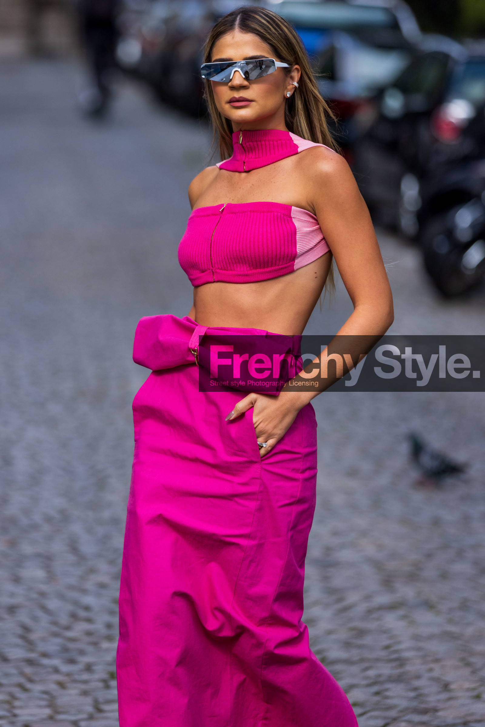 bow, crop top, fluo pink, long skirt, pink crop, pink skirt, silver sunglasses, skirt, sunglasses, Thassia Naves, fashion week, frenchystyle, FW, jonathan paciullo, street style, PFW, PARIS, SPRING SUMMER 2022, SS 22, vertical, atmosphere details