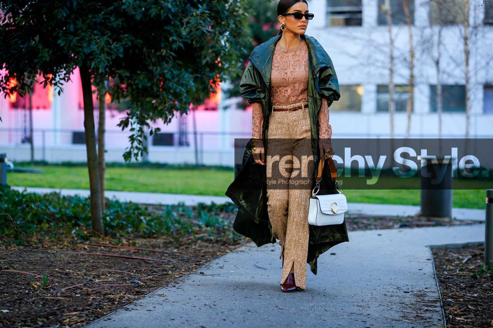 beige pants, bracelet, brown shoes, camila coelho, chloé, graphic pants, graphic top, green coat, leather bag, pink top, printed pants, see through, sunglasses, trousers, tulle, white bag, PARIS, PFW, street style, jonathan paciullo, FW, frenchystyle, fashion week, AUTUMN WINTER 2019-2020, AW 19-20, FALL WINTER 2019-2020, FW 19-20, horizontal, atmosphere details, detail