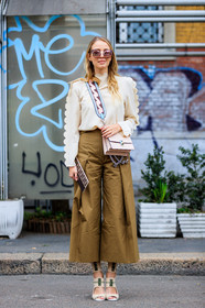 AUTUMN WINTER 2017-2018, AW 17-18, beige shoes, beige sweater, brown pants, FALL WINTER 2017-2018, fashion week, fendi, frenchystyle, full length, fun sunglasses, FW, FW 17-18, high heels, jonathan paciullo, leather bag, leather shoes, MFW, MILAN, pink bag, street style, sunglasses, trousers, vertical, wide pants