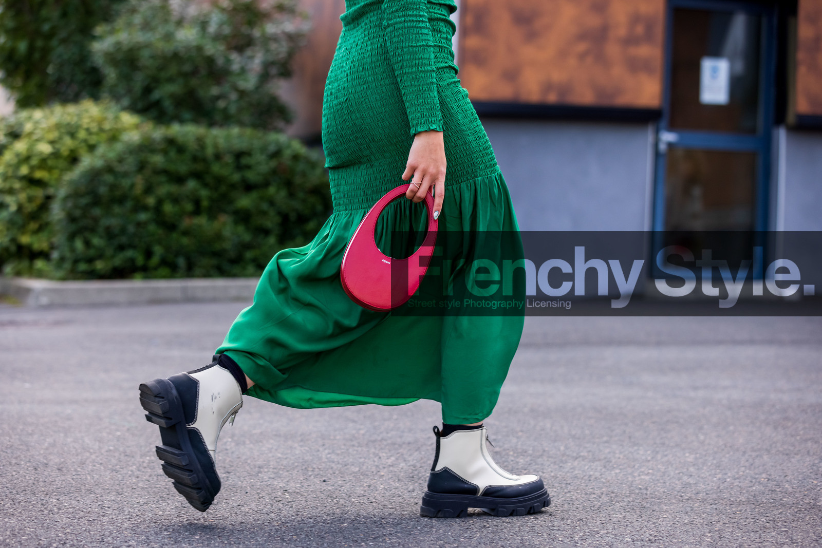 bag, boots, close up, coperni bag, detail, dress, green dress, long dress, red bag, white boots, street style, jonathan paciullo, FW, frenchystyle, fashion week, PFW, PARIS, SPRING SUMMER 2022, SS 22, horizontal, atmosphere details