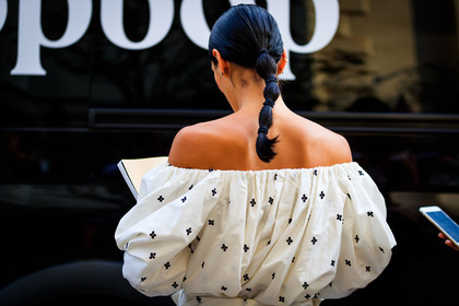 braids, graphic dress, off the shoulder, printed dress, white dress, fashion week, frenchystyle, FW, jonathan paciullo, street style, NYFW, NEW YORK, SPRING SUMMER 2019, SS 19, atmosphere details, horizontal, detail
