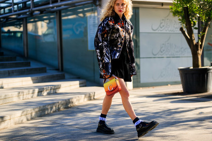 black jacket, black shoes, black skirt, chloé, courtney trop, denim jacket, graphic jacket, leather bag, leather shoes, multicolor jacket, orange bag, printed jacket, yellow bag, PARIS, PFW, street style, jonathan paciullo, FW, frenchystyle, fashion week, AUTUMN WINTER 2019-2020, AW 19-20, FALL WINTER 2019-2020, FW 19-20, horizontal, atmosphere details, detail