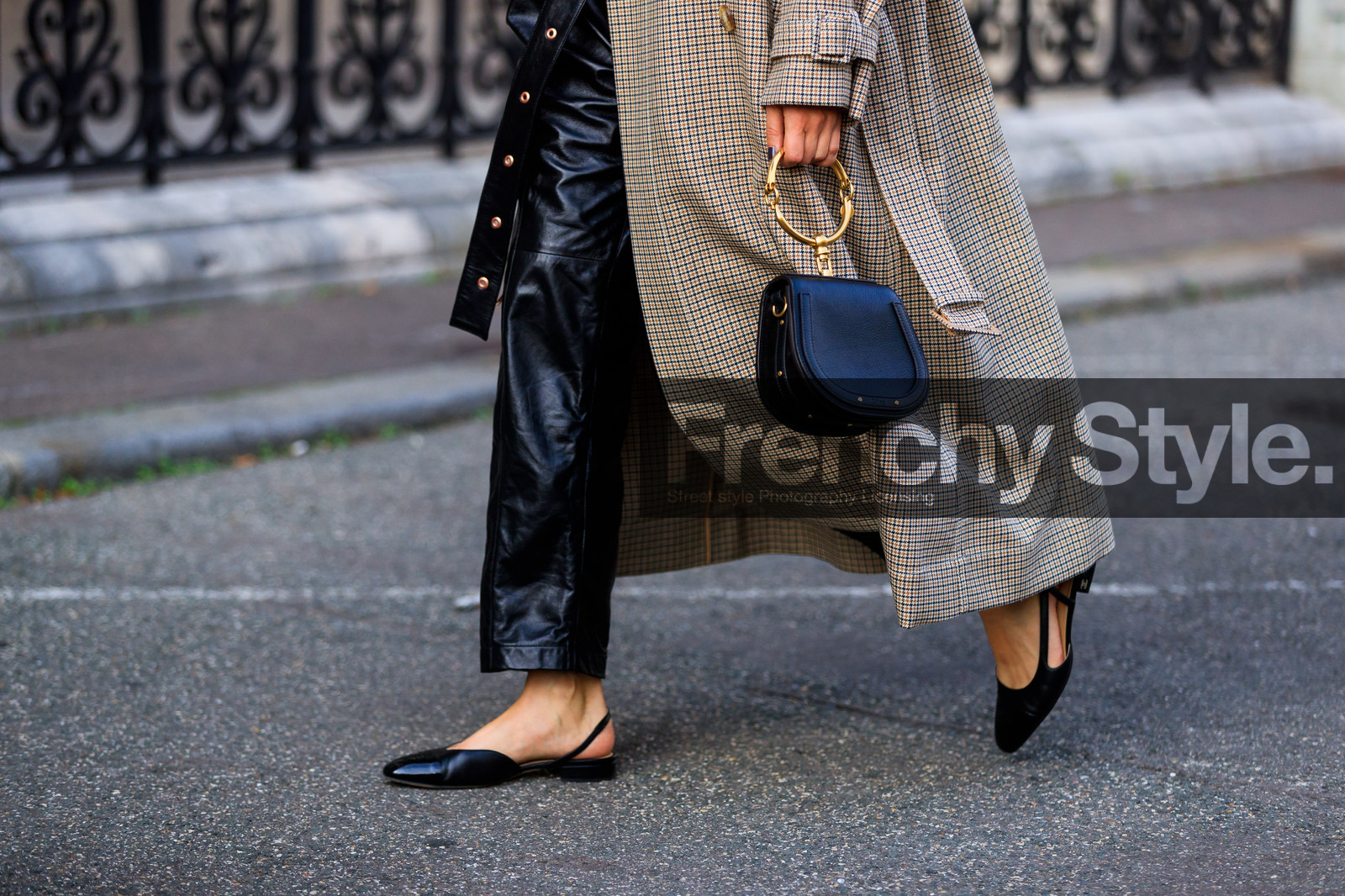 atmosphere details, beige coat, black bag, black pants, black shoes, chanel, chloé, detail, fashion week, frenchystyle, FW, graphic jacket, horizontal, jonathan paciullo, leather bag, leather pants, leather shoes, PARIS, PFW, printed jacket, SPRING SUMMER 2018, SS 18, street style, sunglasses, trench coat, trousers, julia haghjoo