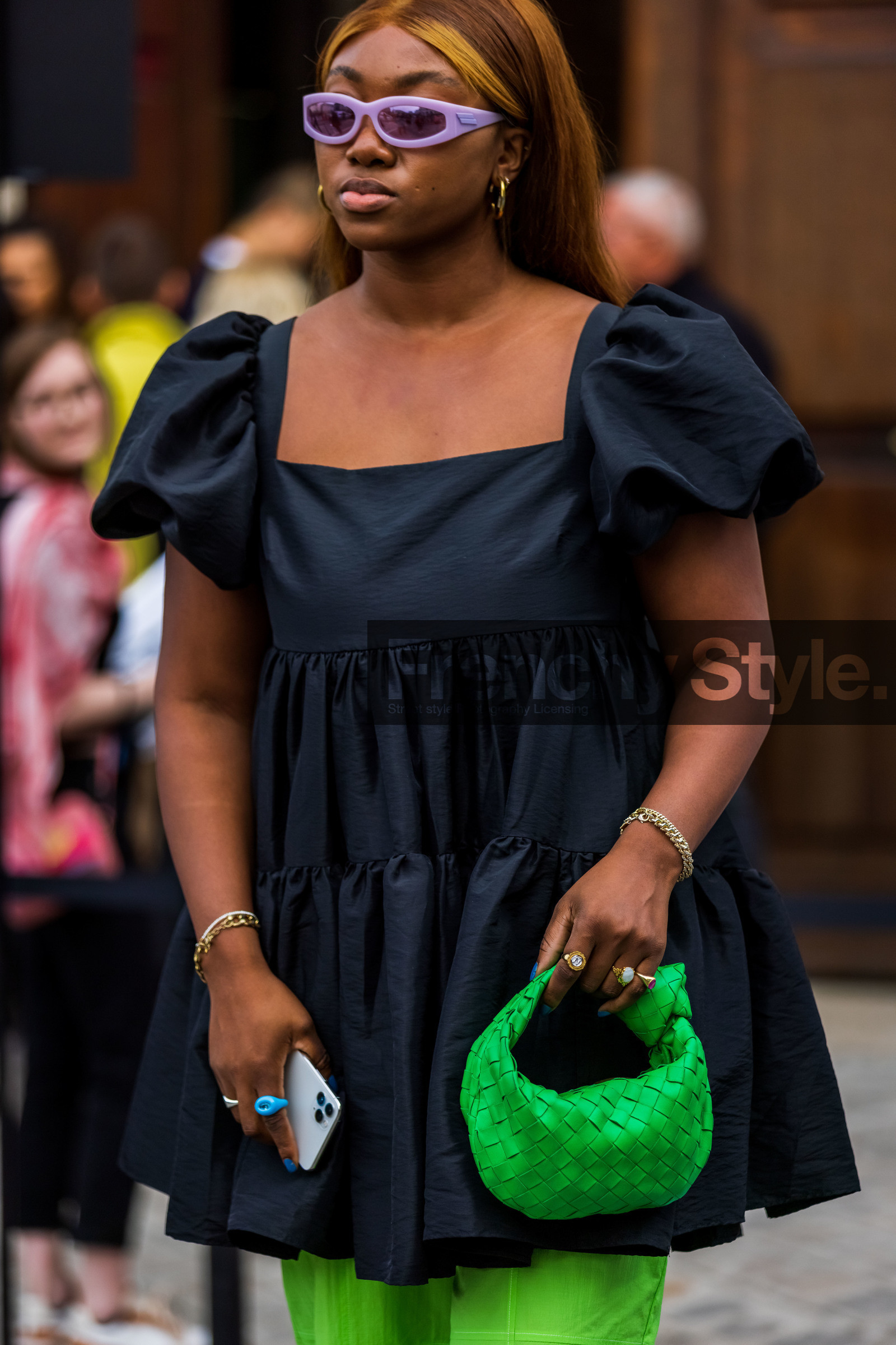bag, ballon sleeves, black dress, blue ring, bottega veneta bag, bracelet, fluo green bag, lilac sunglasses, pleated dress, ruffles, ruffles dress, sunglasses, fashion week, frenchystyle, FW, jonathan paciullo, street style, PFW, PARIS, SPRING SUMMER 2022, SS 22, vertical, atmosphere details