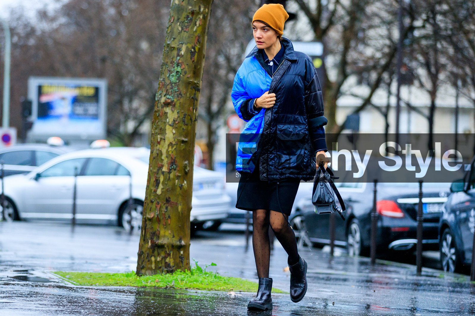 atmosphere details, AUTUMN WINTER 2017-2018, AW 17-18, black bag, black boots, black shoes, black skirt, blue jacket, FALL WINTER 2017-2018, fashion week, frenchystyle, full length, FW, FW 17-18, horizontal, jonathan paciullo, leather bag, leather shoes, PARIS, PFW, rain jacket, street style, yellow beanie
