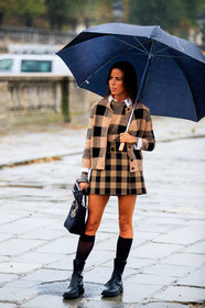 nina urgell cloquell, beige cardigan, beige pullover, beige skirt, plaid skirt, plaid pullover, plaid cardigan, vichy printed pullover, vichy printed skirt, vichy printed cardigan, mini skirt, checked cardigan, checked pullover, checked skirt, dior bag, dior boots, dior pullover, dior skirt, dior total look, dior cardigan, knitwear, lady dior bag, hand bag, quilted bag, black bag, black leather boots, zipped boots, flat boots, black socks, school girl look, fashion week, frenchystyle, FW, jonathan paciullo, street style, PFW, PARIS, SPRING SUMMER 2021, SS 21, vertical, full length