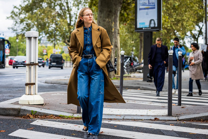Alex Carl, belt, black belt, blue denim, blue jean, blue jean shirt, camel trenchcoat, denim, denim pants, denim shirt, glasses, leather belt, trenchcoat, fashion week, frenchystyle, FW, jonathan paciullo, street style, PFW, PARIS, SPRING SUMMER 2022, SS 22, atmosphere details, full length, horizontal