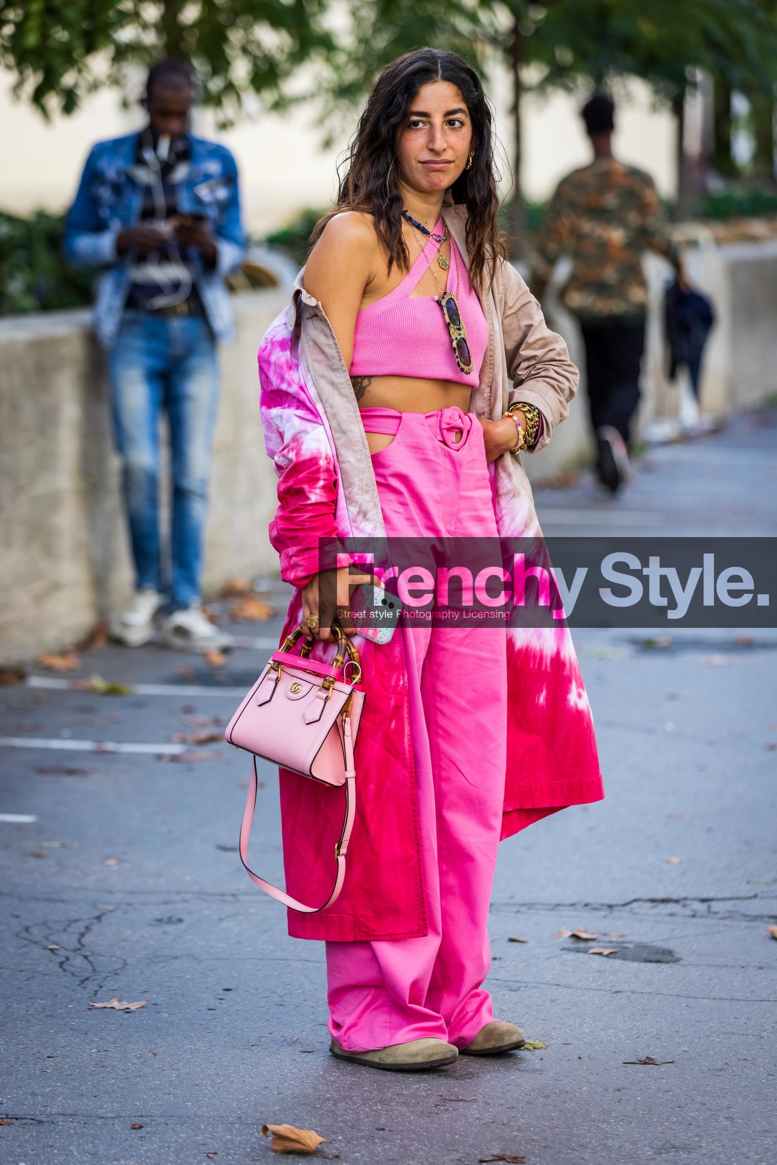 asymetrical top, beige mules, belted pants, birkenstock, bracelet, color, crop top, cut out top, gold necklace, high waist pants, monochrome, mules, necklace, pants, pink crop top, pink monochrome, pink pants, print, printed trench, Selma Kaci, suede mules, tie and dye, trench, fashion week, frenchystyle, FW, jonathan paciullo, street style, PFW, PARIS, SPRING SUMMER 2022, SS 22, vertical, full length