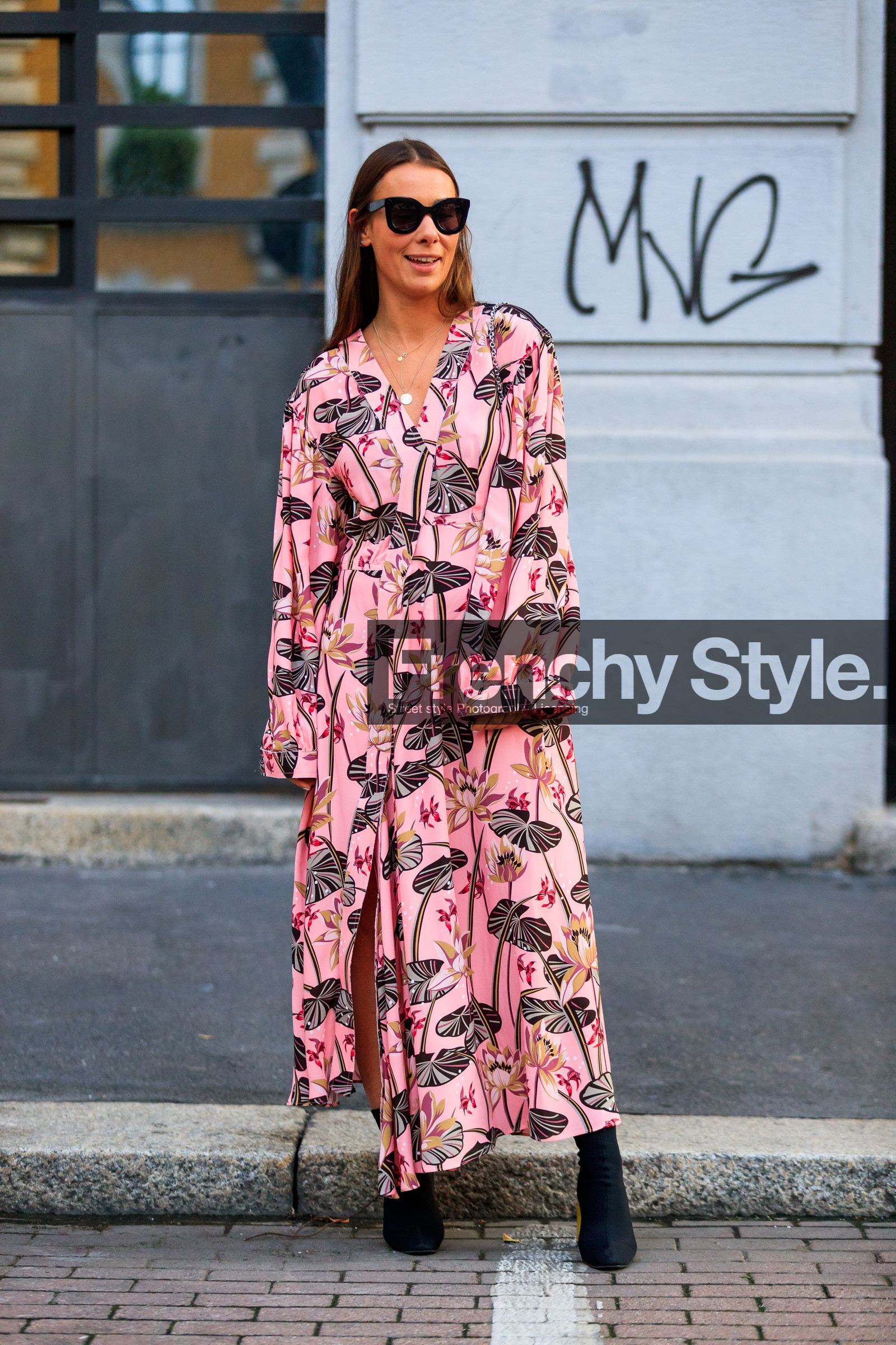 alice & j.s, black shoes, fashion week, floral, flowers, frenchystyle, full length, FW, graphic dress, high heels, jonathan paciullo, leather shoes, MFW, MILAN, pink dress, printed dress, SPRING SUMMER 2018, SS 18, street style, sunglasses, vertical