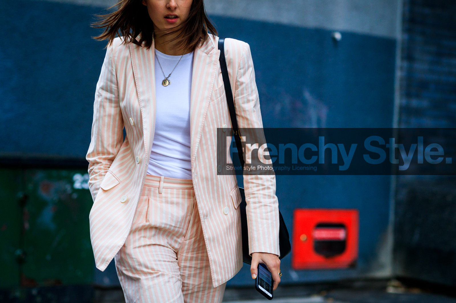 atmosphere details, black bag, blazer, detail, fashion week, frenchystyle, FW, graphic jacket, graphic pants, graphic suit, horizontal, jonathan paciullo, LFW, LONDON, pink jacket, pink pants, pink suit, printed jacket, printed pants, printed suit, SPRING SUMMER 2018, SS 18, street style, striped jacket, striped pants, striped suit, trousers, white t shirt