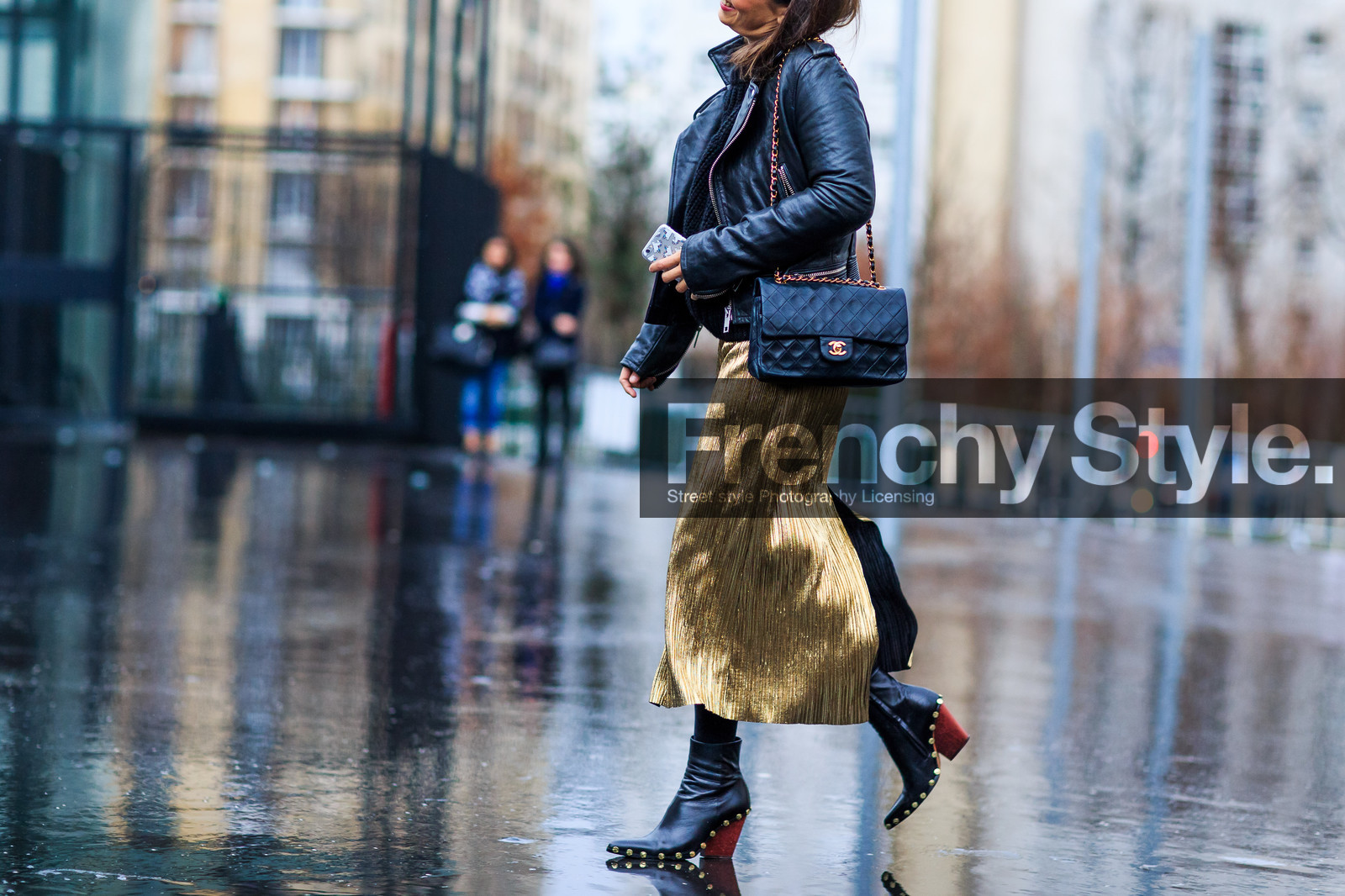 atmosphere details, AUTUMN WINTER 2016-2017, AW 16-17, black perfecto, chanel bag, detail, FALL WINTER 2016-2017, fashion week, frenchystyle, FW, FW 16-17, golden skirt, high heels, horizontal, jonathan paciullo, leather bag, leather boots, leather jacket, leather shoes, PARIS, PFW, pleated skirt, street style, studs