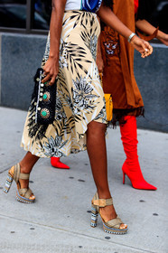 atmosphere details, beige shoes, beige skirt, black bag, detail, embroidered bag, fashion week, floral, flowers, frenchystyle, fringes, FW, graphic shoes, high heels, jonathan paciullo, leather bag, leather shoes, NEW YORK, NYFW, printed skirt, SPRING SUMMER 2018, SS 18, street style, vertical