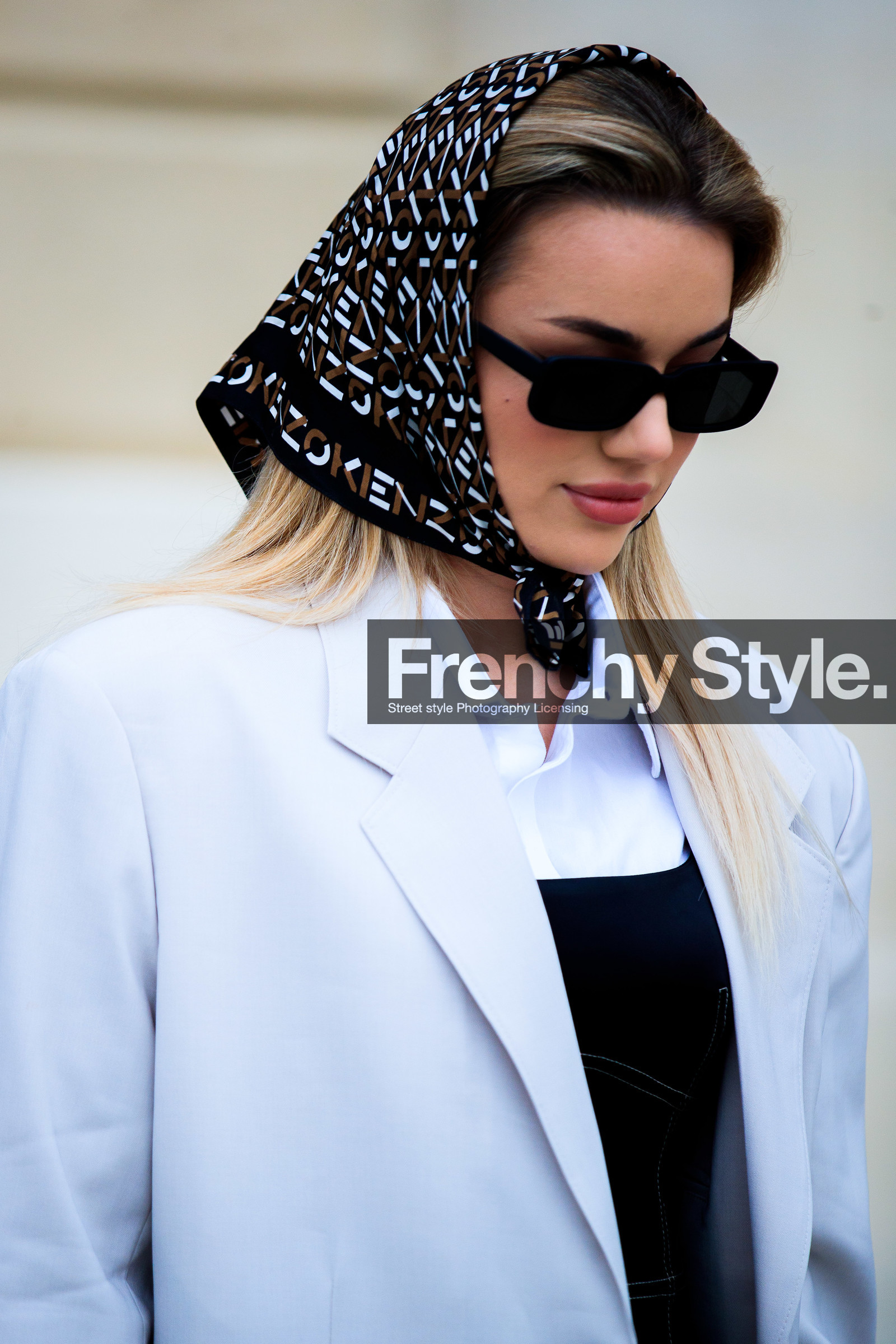 karolina wojcik, light beige jacket, white shirt, dress shirt, strapless top, black leather top, layered top, black scarf, brown scarf, geometrical printed scarf, kenzo scarf, hair scarf, oversize jacket, satin top, black sunglasses, square shape glasses, fashion week, frenchystyle, FW, jonathan paciullo, street style, PFW, PARIS, SPRING SUMMER 2021, SS 21, vertical, atmosphere details, detail
