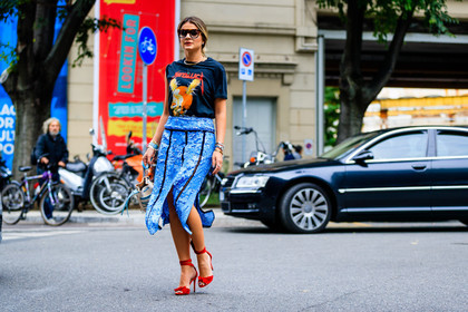 atmosphere details, beige bag, black t shirt, blue skirt, embroidered skirt, fashion week, frenchystyle, full length, FW, glitter, high heels, horizontal, jonathan paciullo, leather bag, leather shoes, MFW, MILAN, printed bag, printed t shirt, red shoes, sequined skirt, shiny skirt, SPRING SUMMER 2017, SS 17, street style, sunglasses, thassia naves