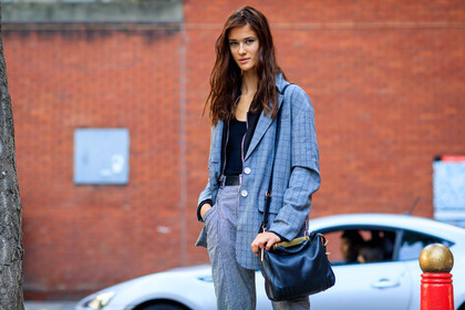 atmosphere details, black bag, black sweater, blazer, checked jacket, checked pants, checked suit, detail, fashion week, frenchystyle, FW, graphic jacket, graphic pants, graphic suit, grey jacket, grey pants, grey suit, horizontal, jonathan paciullo, leather bag, LFW, LONDON, model, plaid, printed jacket, printed pants, printed suit, SPRING SUMMER 2018, SS 18, street style, tartan, trousers