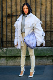 beige pants, denim pants, fringes, grey sweater, high heels, jeans, leather bag, leather shoes, maison martin margiela, purple bag, Tiffany Hsu, trousers, white denim, white jacket, white shoes, PARIS, PFW, street style, jonathan paciullo, FW, frenchystyle, fashion week, AUTUMN WINTER 2019-2020, AW 19-20, FALL WINTER 2019-2020, FW 19-20, vertical, full length