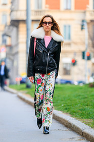 AUTUMN WINTER 2017-2018, AW 17-18, black jacket, black perfecto, black shoes, FALL WINTER 2017-2018, fashion week, floral, flower, frenchystyle, full length, fur collar, FW, FW 17-18, high heels, jonathan paciullo, leather jacket, leather perfecto, leather shoes, MFW, MILAN, pink sweater, printed pants, street style, sunglasses, trousers, varnished leather shoes, vertical, white fur