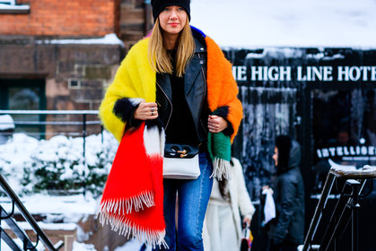 atmosphere details, AUTUMN WINTER 2017-2018, AW 17-18, black and white bag, black beanie, black jacket, black perfecto, blue denim, denim pants, detail, FALL WINTER 2017-2018, fashion week, frenchystyle, FW, FW 17-18, graphic bag, horizontal, jeans, jonathan paciullo, jw anderson, leather bag, leather jacket, leather perfecto, lisa aiken, loewe, NEW YORK, NYFW, scarf, street style, trousers