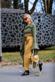 beige bag, beige pants, black shoes, chloé, green shirt, leather bag, leather shoes, oversize, sunglasses, trousers, xenia adonts, MILAN, MFW, fashion week, frenchystyle, FW, jonathan paciullo, street style, AUTUMN WINTER 2019-2020, AW 19-20, FALL WINTER 2019-2020, FW 19-20, vertical, full length