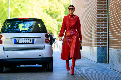 atmosphere details, fashion week, frenchystyle, full length, FW, giovanna battaglia, high boots, high heels, horizontal, jonathan paciullo, leather shoes, leather skirt, MFW, MILAN, red shirt, red shoes, red skirt, SPRING SUMMER 2018, SS 18, street style, sunglasses, tone on tone, total look red