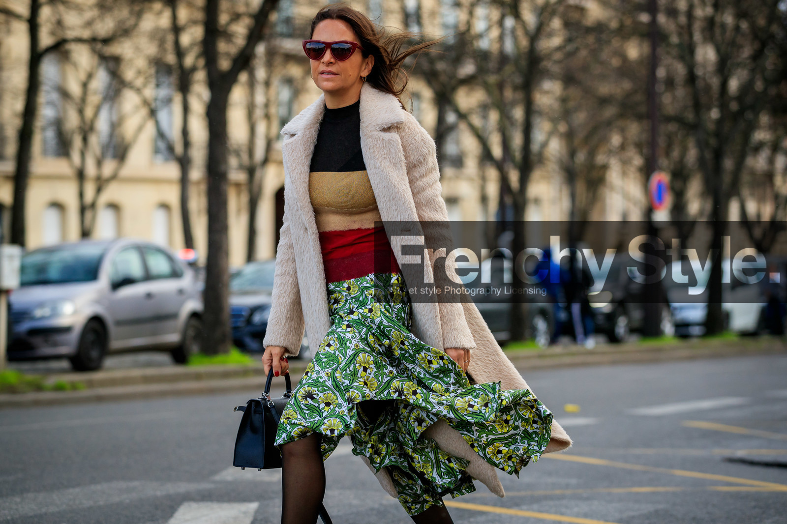 anne laure mais, eyecat sunglasses, butterfly sunglasses, burgundy sunglasses, striped pullover, light beige coat, fur coat, black pullover, beige pullover, red pullover, lurex pullover, multicolor pullover, green skirt, yellow skirt, floral printed skirt, checked skirt, long skirt, silk skirt, black leather bag, hand bag, hermes bag, birkin hermes bag, kaki suede boots, low boots, fashion week, frenchystyle, FW, jonathan paciullo, street style, PFW, PARIS, AUTUMN WINTER 2020-2021, FALL WINTER 2020-2021, FW 20-21, horizontal, detail, atmosphere details