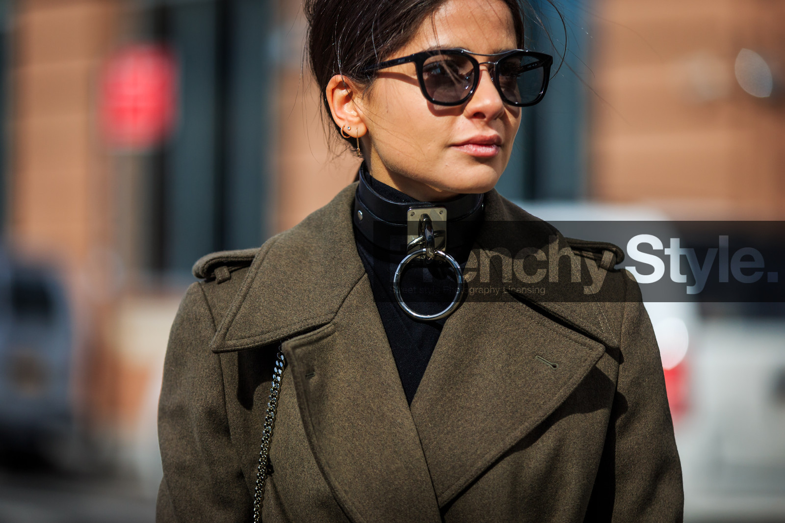 atmosphere details, AUTUMN WINTER 2016-2017, AW 16-17, black turtleneck, chocker, chok, choker, detail, fashion week, frenchystyle, FW, FW 16-17, green coat, horizontal, jonathan paciullo, kaki coat, Lainy Hedaya, necklace, NEW YORK, NYFW, overcoat, street style, sunglasses, woman