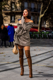 bag, beige bag, boots, bottega veneta bag, check, dress, grey dress, hight boots, leather bag, off-shoulder dress, print, printed dress, short dress, tartan dress, TIffany Hsu, fashion week, frenchystyle, FW, jonathan paciullo, street style, PFW, PARIS, SPRING SUMMER 2022, SS 22, vertical, full length