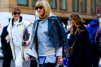 atmosphere details, AUTUMN WINTER 2017-2018, AW 17-18, black bag, black jacket, black perfecto, black skirt, detail, FALL WINTER 2017-2018, fashion week, frenchystyle, FW, FW 17-18, grey sweater, horizontal, jonathan paciullo, leather jacket, leather perfecto, lisa aiken, mini bag, NEW YORK, NYFW, over the shoulder, ray ban, street style, striped shirt, sunglasses