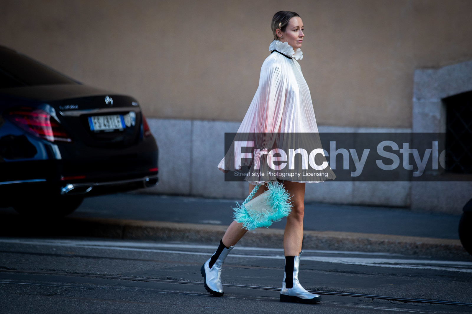 silk dress, pleated dress, high collar dress, ruffle dress, mini dress, long sleeves dress, nude dress, light pink dress, silvered boots, chelsea boots, flat boots, suede bag, suede clutch, feather details bag, feather details, feather details clutch, light beige bag, light beige suede bag, philosophy bag, philosophy look, philosophy dress, nataly osmann, street style, jonathan paciullo, FW, frenchystyle, fashion week, MFW, MILAN, SPRING SUMMER 2021, SS 21, horizontal, atmosphere details, full length