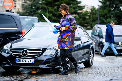 atmosphere details, AUTUMN WINTER 2017-2018, AW 17-18, black pants, black shoes, FALL WINTER 2017-2018, fashion week, frenchystyle, full length, FW, FW 17-18, graphic coat, horizontal, jonathan paciullo, leather shoes, multicolor jacket, PARIS, PFW, printed coat, purple coat, street style, Tatiana Cotliar, trousers