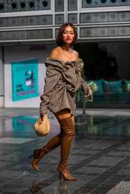 bag, beige bag, boots, bottega veneta bag, check, dress, grey dress, hight boots, leather bag, off-shoulder dress, print, printed dress, short dress, tartan dress, TIffany Hsu, fashion week, frenchystyle, FW, jonathan paciullo, street style, PFW, PARIS, SPRING SUMMER 2022, SS 22, vertical, full length