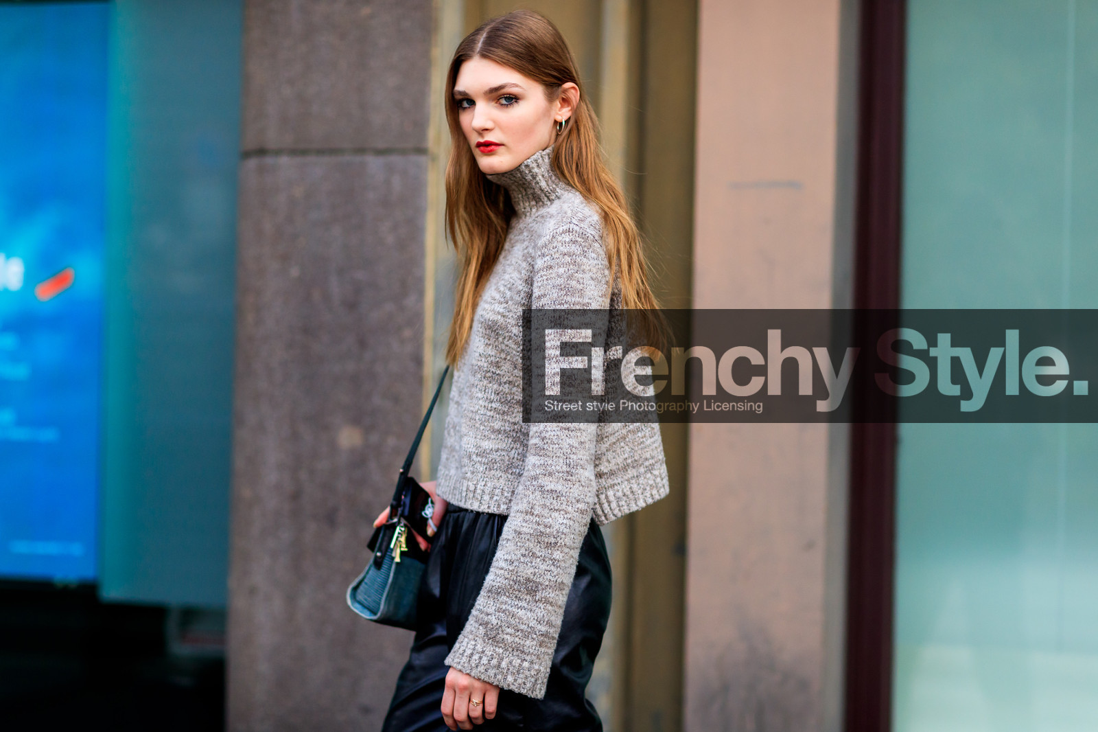 atmosphere details, AUTUMN WINTER 2017-2018, AW 17-18, black pants, brown knit, brown sweater, detail, FALL WINTER 2017-2018, fashion week, frenchystyle, FW, FW 17-18, green bag, horizontal, jonathan paciullo, leather bag, leather pants, long hair, MFW, MILAN, model, nana abramova, nastya abramova, red lips, street style, trousers, turtleneck sweater