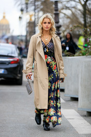beige coat, black dress, caro daur, floral, flowers, graphic dress, leather bag, metallic bag, necklace, paco rabanne, printed dress, shiny bag, silver bag, trench coat, PARIS, PFW, street style, jonathan paciullo, FW, frenchystyle, fashion week, AUTUMN WINTER 2019-2020, AW 19-20, FALL WINTER 2019-2020, FW 19-20, vertical, full length