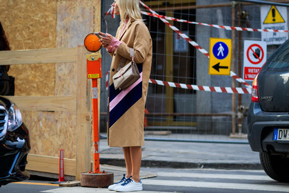 adidas, atmosphere details, AUTUMN WINTER 2017-2018, AW 17-18, beige bag, beige coat, FALL WINTER 2017-2018, fashion week, frenchystyle, full length, FW, FW 17-18, graphic coat, graphic jacket, horizontal, jonathan paciullo, jw anderson, leather bag, leather shoes, linda tol, MFW, MILAN, pink sweater, printed coat, printed jacket, shiny skirt, silver skirt, stan smith, street style, white sneakers