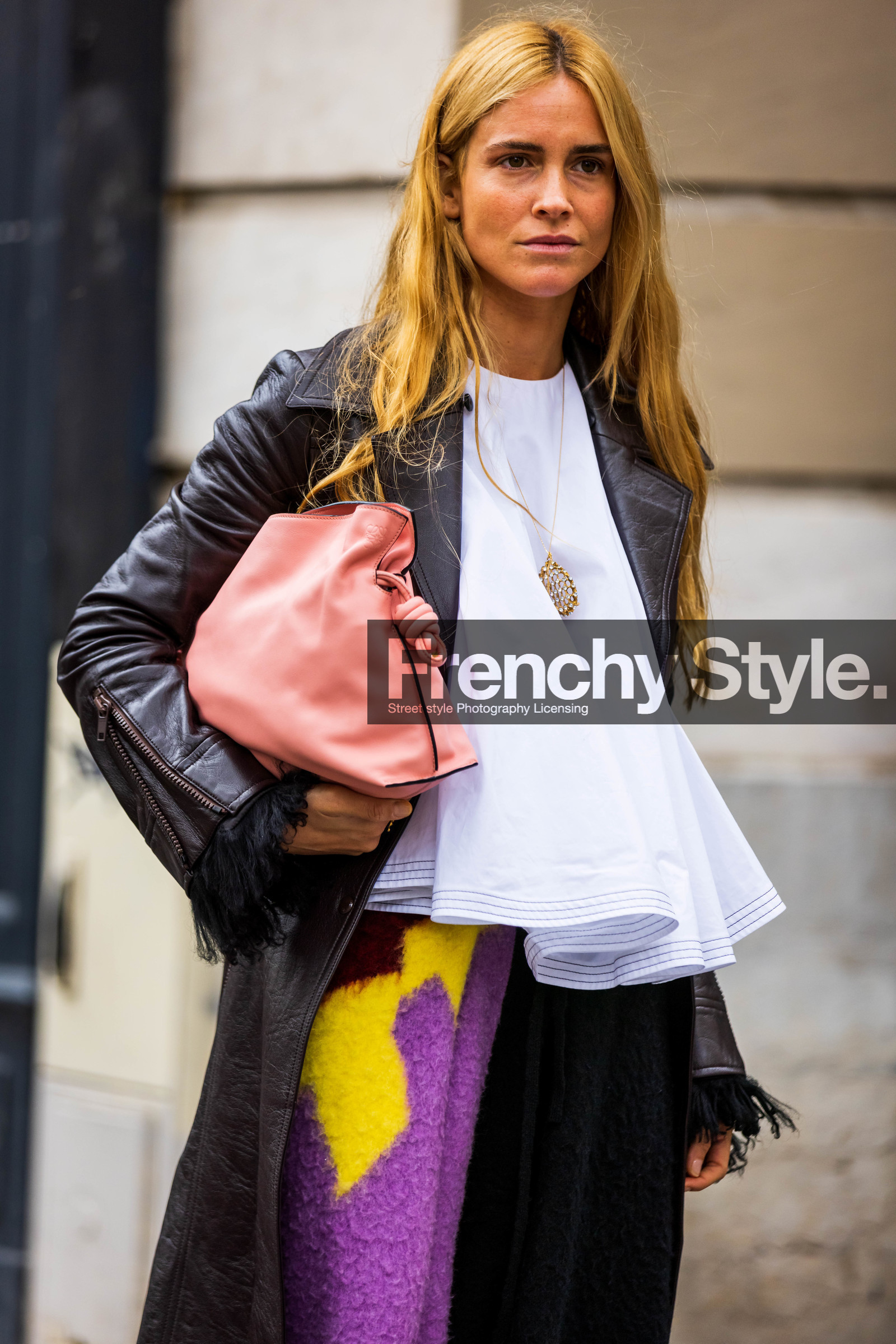 bag, black coat, Blanca Miro, coat, fluffly pants, leather bag, leather coat, leather pouch, loewe bag, necklace, pants, pink bag, pink pouch, purple pants, ruffles top, top, white top, street style, jonathan paciullo, FW, frenchystyle, fashion week, PFW, PARIS, SPRING SUMMER 2022, SS 22, vertical, atmosphere details
