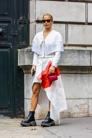 asymetrical skirt, bag, black boots, black sunglasses, boots, Caroline Daur, fringes, jacket, leather bag, leather boots, loewe bag, mini bag, patchwork skirt, plateforme boots, printed skirt, red bag, skirt, sunglasses, white jacket, white skirt, street style, jonathan paciullo, FW, frenchystyle, fashion week, PFW, PARIS, SPRING SUMMER 2022, SS 22, vertical, full length