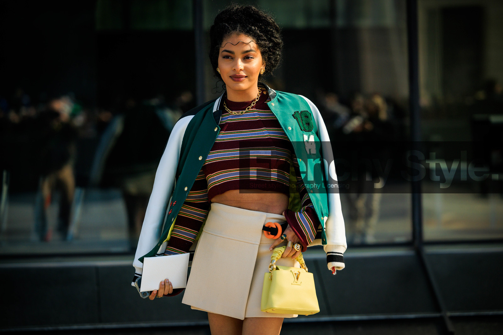 louis vuitton, baseball jacket, green jacket, striped top, knitted top, burgundy top, multicolor top, mini skirt, beige skirt, yellow handbag, louis vuitton bag, mini, bag, golden chain, afro hair, sharon alexie, street style, jonathan paciullo, FW, frenchystyle, fashion week, AUTUMN WINTER 2022-2023, FALL WINTER 2022_2023, FW 22-23, horizontal, PFW, PARIS, atmosphere details, detail