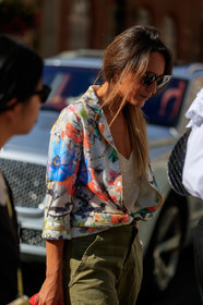 sequins jacket, sequins top, floral print jacket, white top, fashion week, frenchystyle, FW, jonathan paciullo, street style, vertical, detail, atmosphere details