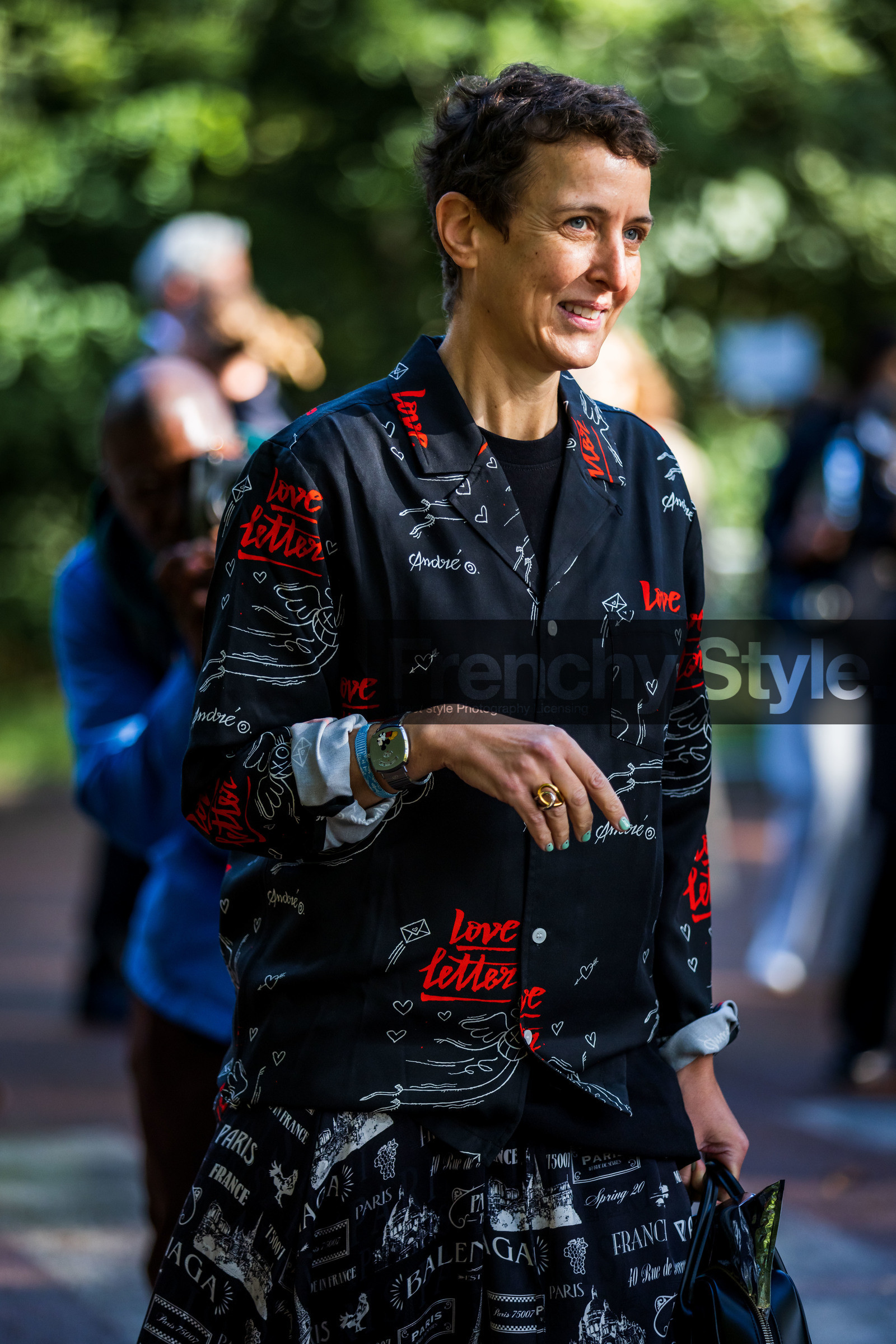 black blazer, black skirt, blazer, gold ring, print, printed blazer, printed skirt, red blazer, Sarah Colette, skirt, watch, street style, jonathan paciullo, FW, frenchystyle, fashion week, PFW, PARIS, SPRING SUMMER 2022, SS 22, vertical, atmosphere details