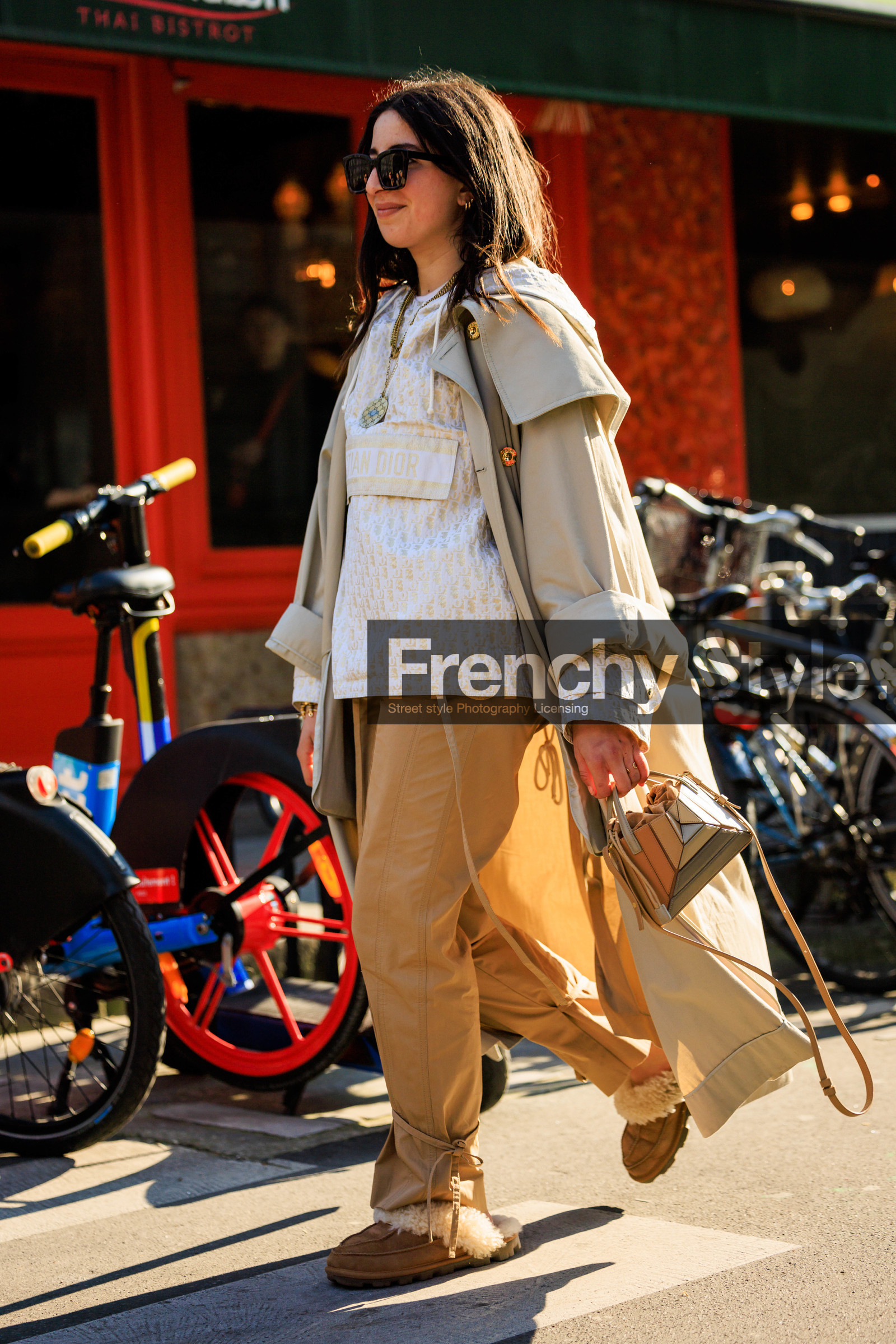 sporty look, black sunglasses, classic trench, ligh grey trench, dior hoodie, white hoodie, camel trousers, assymetric handbag, earth tones bag, multiple necklace, furry slippers, camel slippers, selma kaci sebbagh, street style, jonathan paciullo, FW, frenchystyle, fashion week, AUTUMN WINTER 2022-2023, FALL WINTER 2022_2023, FW 22-23, PFW, PARIS, full length, vertical