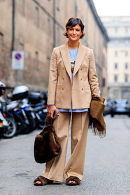 AUTUMN WINTER 2017-2018, AW 17-18, beige jacket, beige pants, beige suit, blazer, brown bag, brown sandals, brown scarf, FALL WINTER 2017-2018, fashion week, frenchystyle, full length, fur bag, fur shoes, FW, FW 17-18, jonathan paciullo, MFW, MILAN, street style, trousers, vertical, wide pants