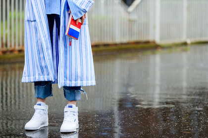 atmosphere details, AUTUMN WINTER 2017-2018, AW 17-18, balenciaga, blue denim, blue shirt, denim pants, detail, FALL WINTER 2017-2018, fashion week, frenchystyle, FW, FW 17-18, graphic bag, graphic shirt, horizontal, jeans, jonathan paciullo, leather shoes, PARIS, PFW, printed bag, printed coat, printed shirt, red bag, reebok, street style, striped bag, striped coat, striped shirt, trousers, white sneakers
