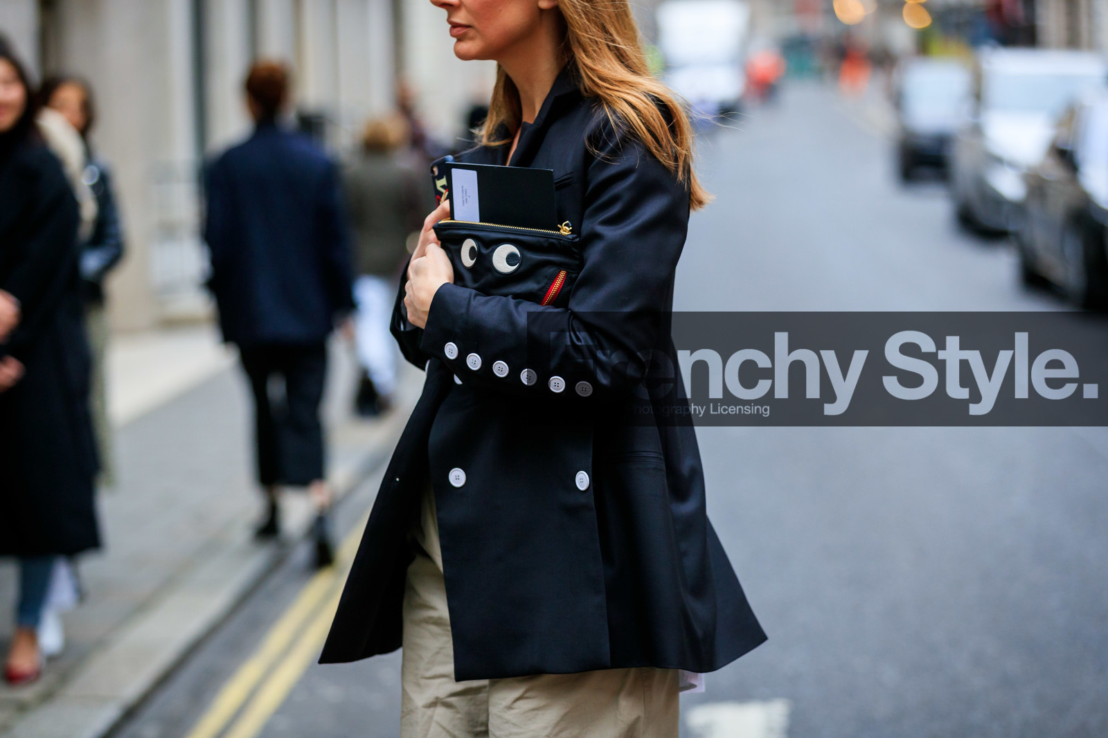 black bag, black jacket, blazer, graphic bag, leather bag, printed bag, street style, jonathan paciullo, FW, frenchystyle, fashion week, LFW, LONDON, AUTUMN WINTER 2019-2020, AW 19-20, FW 19-20, FALL WINTER 2019-2020, horizontal, atmosphere details, detail