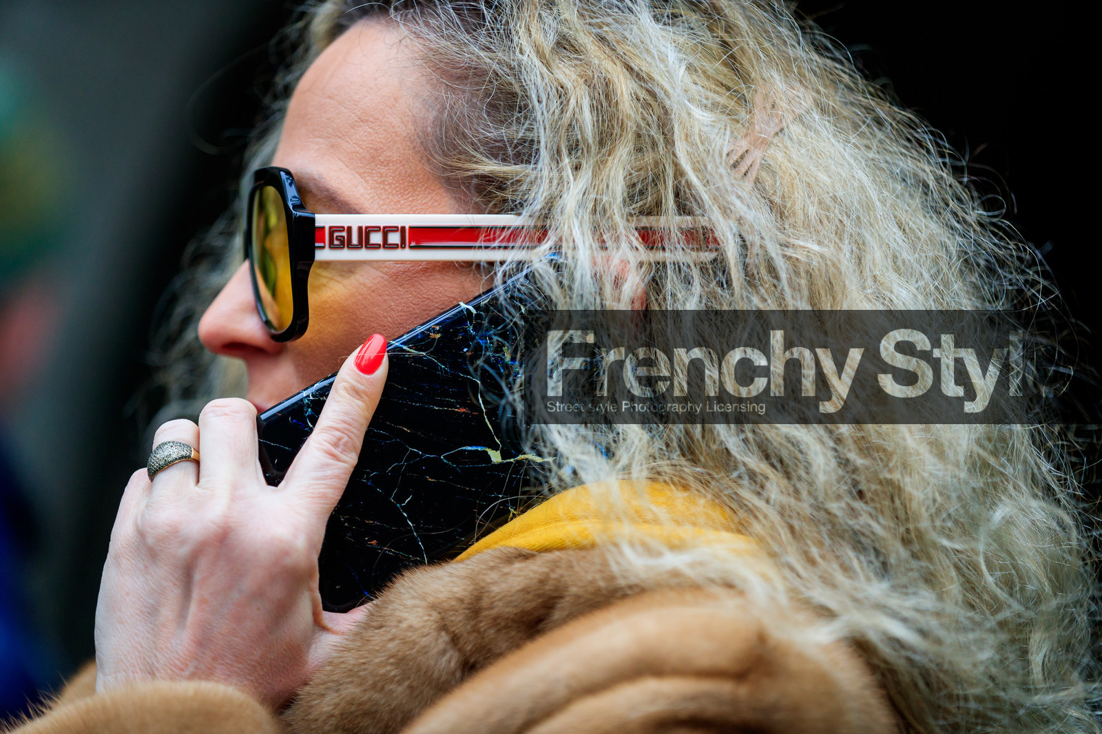 brown fur, Fur coat, gucci, iphone, natural fur, rings, sunglasses, street style, jonathan paciullo, FW, frenchystyle, fashion week, NYFW, NEW YORK, AUTUMN WINTER 2018-2019, AW 18-19, FALL WINTER 2018-2019, FW 18-19, atmosphere details, horizontal, detail