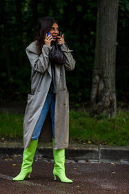 bag, blue jean, boots, brown bag, coat, denim, fluo green boots, grey coat, leather bag, leather boots, long coat, rings, street style, jonathan paciullo, FW, frenchystyle, fashion week, PFW, PARIS, SPRING SUMMER 2022, SS 22, vertical, full length