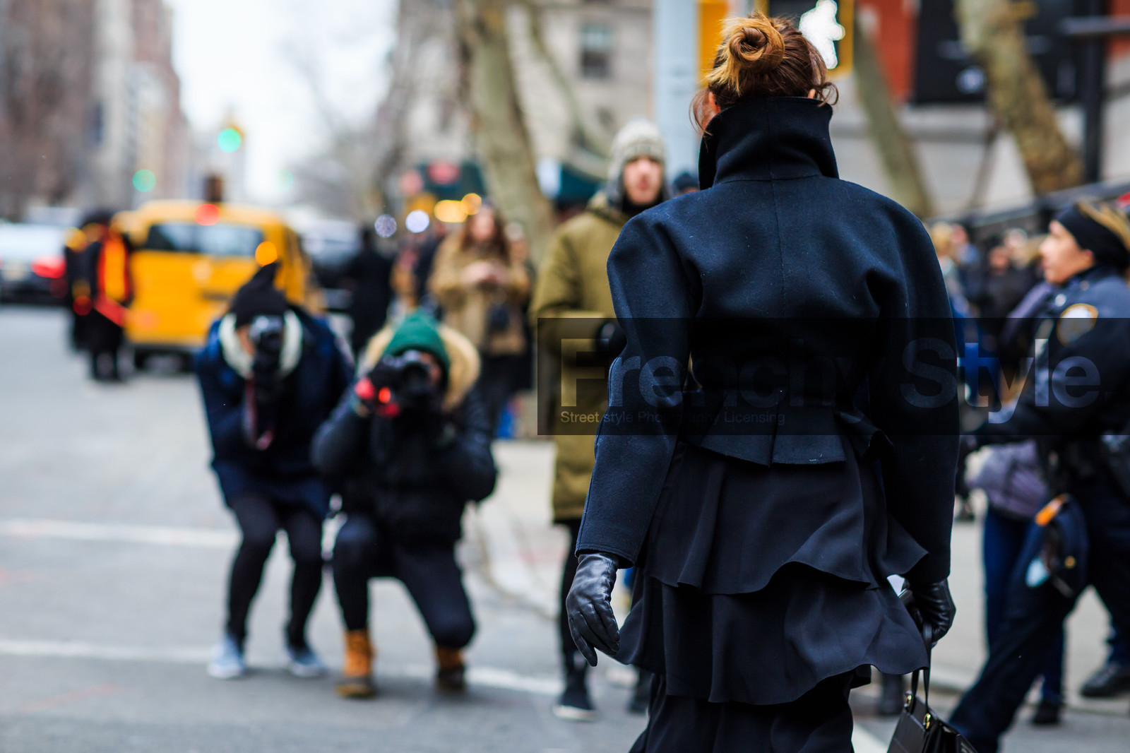 atmosphere details, AUTUMN WINTER 2016-2017, AW 16-17, black coat, black gloves, black skirt, detail, fashion week, frenchystyle, FW, FW 16-17, horizontal, jonathan paciullo, leather gloves, NEW YORK, NYFW, oversize, pleats, street style, tone on tone, total look black, woman, wool skirt