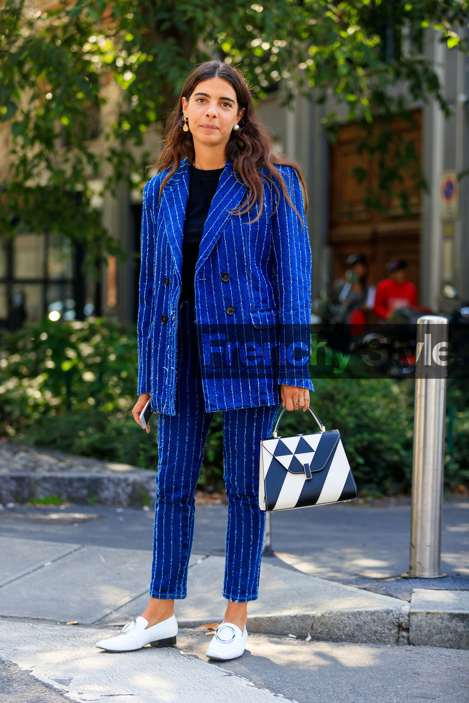 black and white bag, blazer, blue jacket, blue pants, blue suit, fashion week, frenchystyle, full length, FW, georgia tal, graphic bag, graphic jacket, graphic pants, graphic suit, jonathan paciullo, leather bag, leather shoes, MFW, MILAN, printed bag, printed jacket, printed pants, printed suit, SPRING SUMMER 2018, SS 18, street style, striped pants, striped suit, trousers, vertical, white shoes